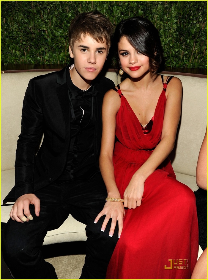 Justin Bieber lộ vẻ tiều tụy bên vợ sắp cưới
