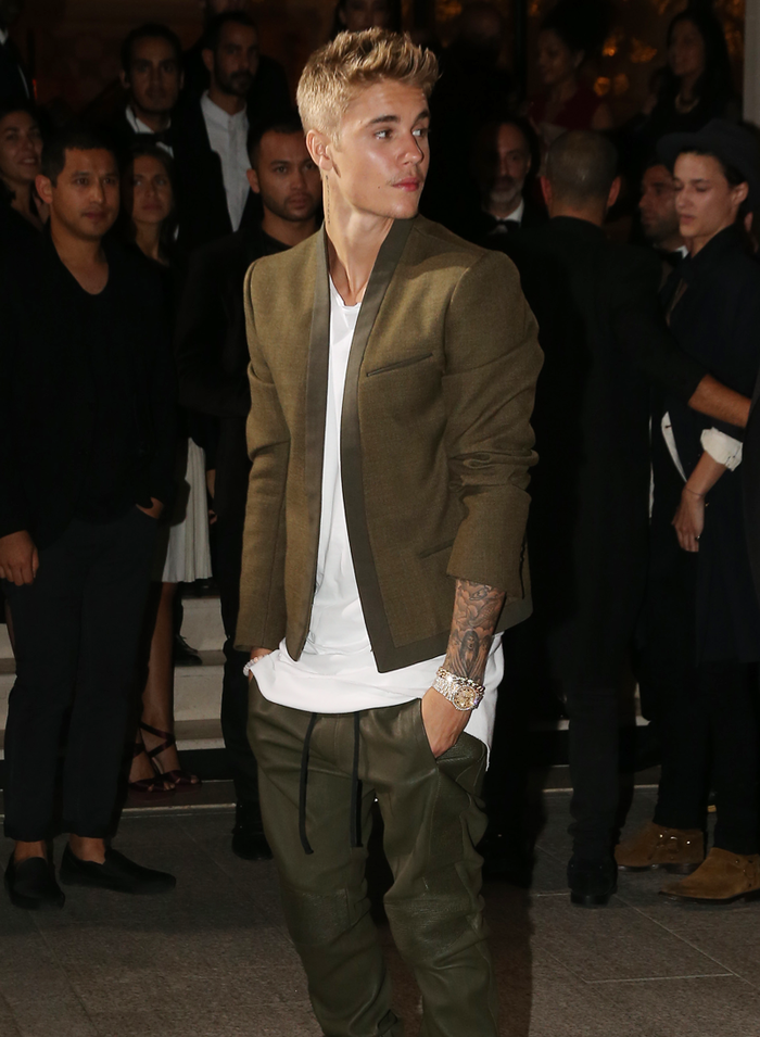 Justin Bieber mặc đồ đàng hoàng là cũng hoàn hảo không chỗ chê