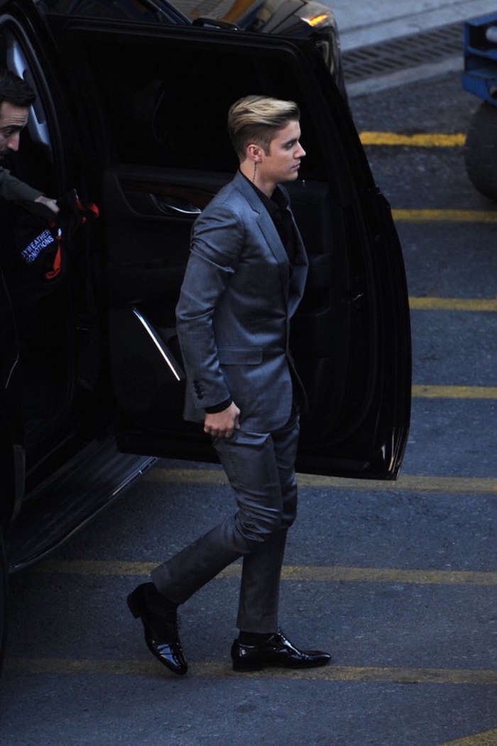 Justin Bieber mặc đồ đàng hoàng là cũng hoàn hảo không chỗ chê