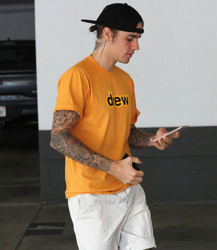 Justin Bieber mặc đồ đàng hoàng là cũng hoàn hảo không chỗ chê