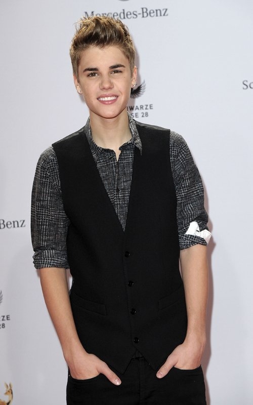 Justin Bieber mặc đồ đàng hoàng là cũng hoàn hảo không chỗ chê