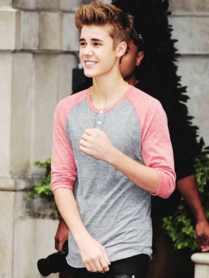 Justin Bieber mặc đồ đàng hoàng là cũng hoàn hảo không chỗ chê