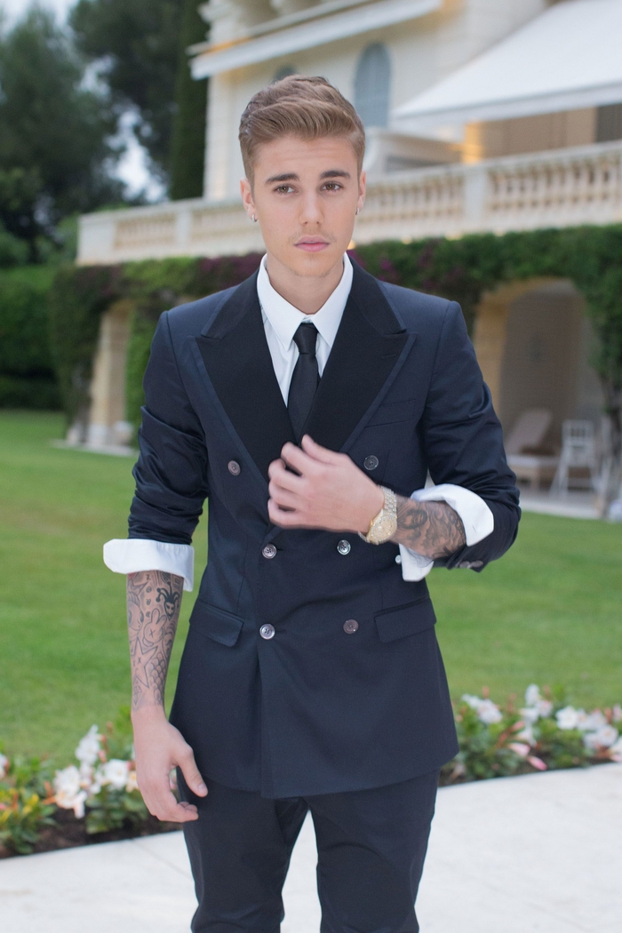 Justin Bieber mặc đồ đàng hoàng là cũng hoàn hảo không chỗ chê