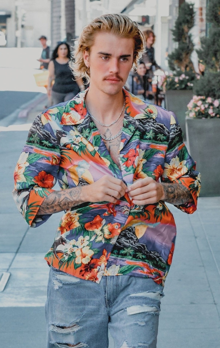 Justin Bieber mặc đồ đàng hoàng là cũng hoàn hảo không chỗ chê