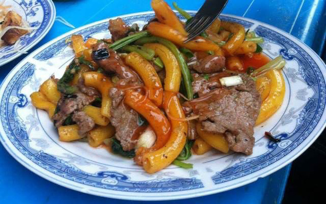 Khám phá con hẻm ăn vặt nằm ở khu trung tâm Sài Gòn vô cùng nổi tiếng