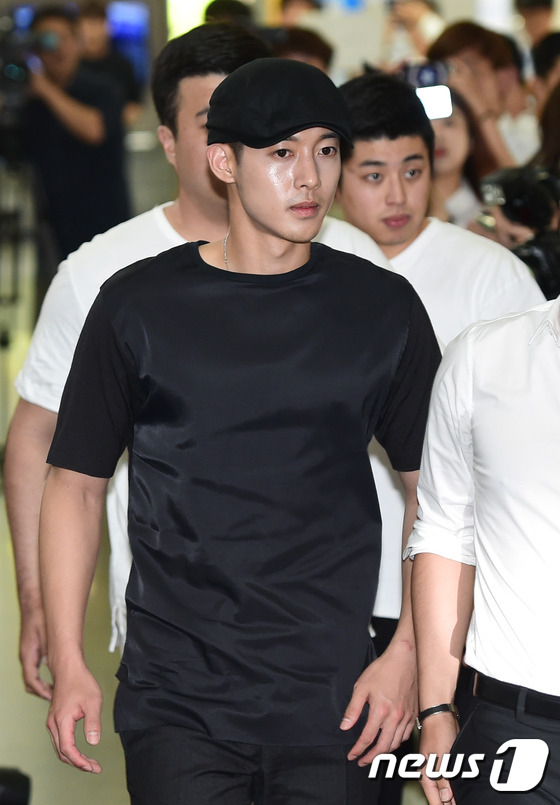 Kim Hyun Joong thang kien ban gai cu ho choi: Cuoc doi cua mot than tuong con lai gi