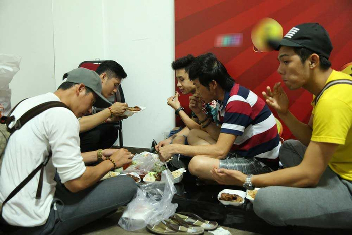 Là những ông hoàng nhưng Hoài Linh, Châu Nhuận Phát lại rất giản dị