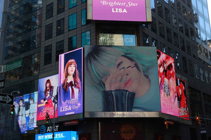 Lisa (Blackpink): Báo Thái tiết lộ về người bố nuôi nổi tiếng