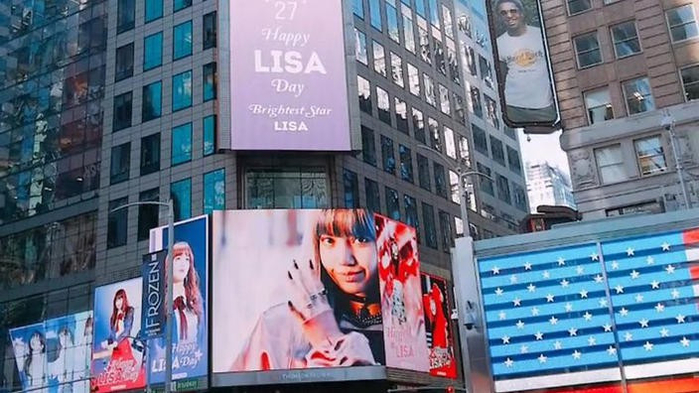 Lisa (Blackpink): Báo Thái tiết lộ về người bố nuôi nổi tiếng