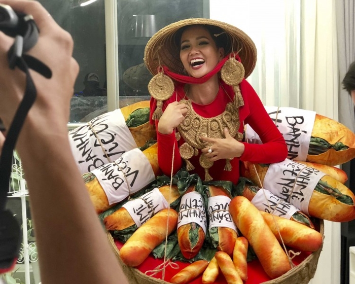 Lộ diện top 6 trang phục dân tộc thiết kế cho H