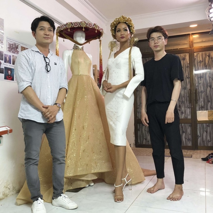Lộ diện top 6 trang phục dân tộc thiết kế cho H