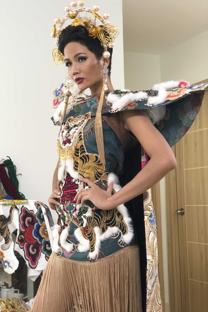 Lộ diện top 6 trang phục dân tộc thiết kế cho H