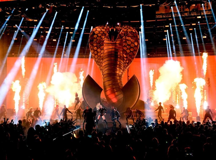 Màn trình diễn gây sốt của Taylor Swift tại lễ trao giải Âm nhạc Mỹ