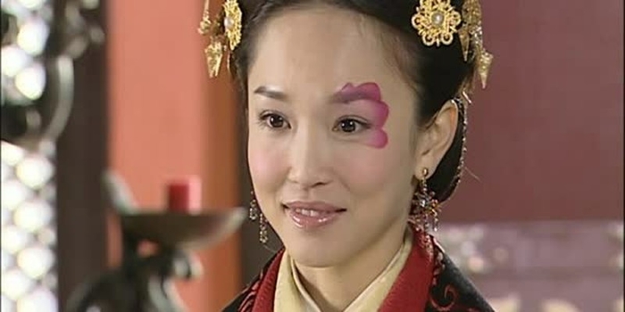Bị gọi xấu như ma lem nhưng người phụ nữ này vẫn thành bậc mẫu nghi