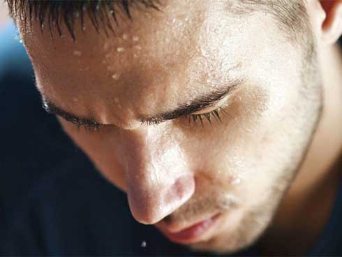Mồ hôi đổ ra nhiều: Cơ thể đang bật tín hiệu cảnh báo bệnh nguy hiểm