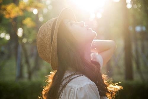 Muốn quên được mối tình cũ, bạn cần trải qua 5 giai đoạn sau
