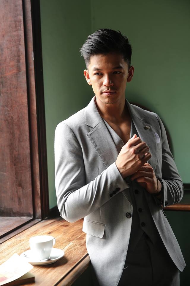 Mỹ nhân showbiz Việt đồng loạt khoe quà 20/10: người được tặng hoa