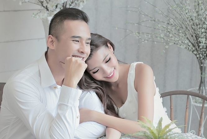Mỹ nhân showbiz Việt đồng loạt khoe quà 20/10: người được tặng hoa