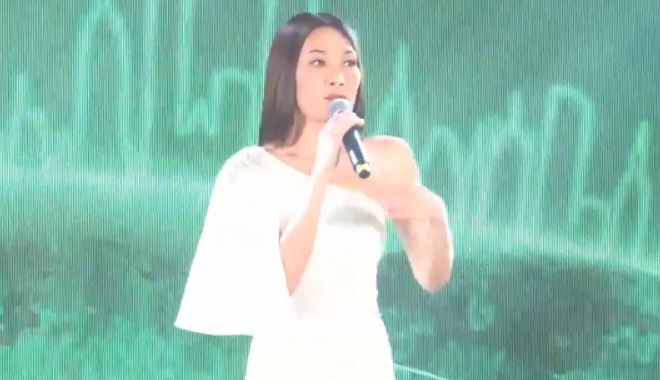 Mỹ Tâm hát Người hãy quên em đi phong cách bolero