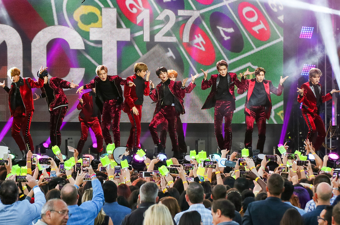 NCT 127 trình diễn siêu hit comeback Regular tại show truyền hình Mỹ