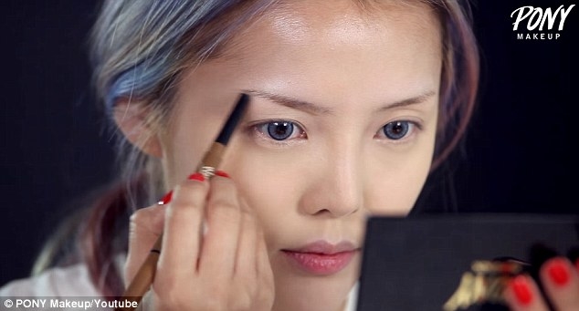 Nhớ kĩ nguyên tắc sau để không bị lộ mặt mộc xấu như các sao Việt sau