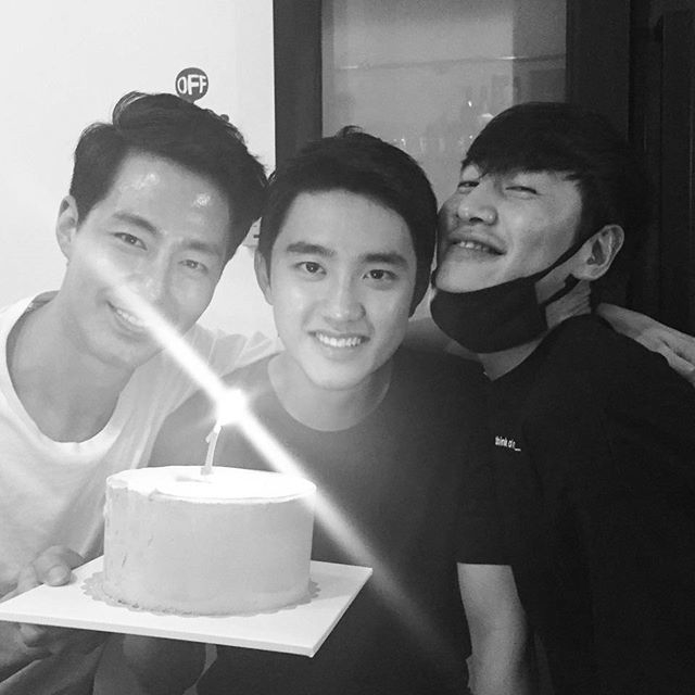 Những hội bạn thân lệch tuổi của showbiz Hàn