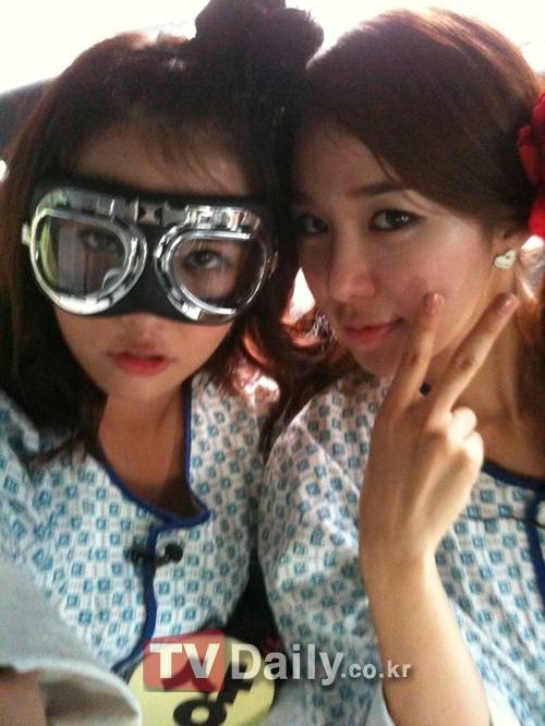 Những hội bạn thân lệch tuổi của showbiz Hàn