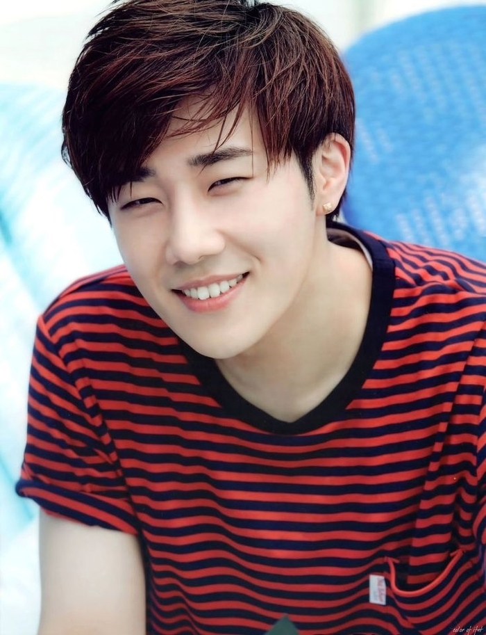 Những idol Kpop từng có tuổi thơ cực kỳ cơ cực