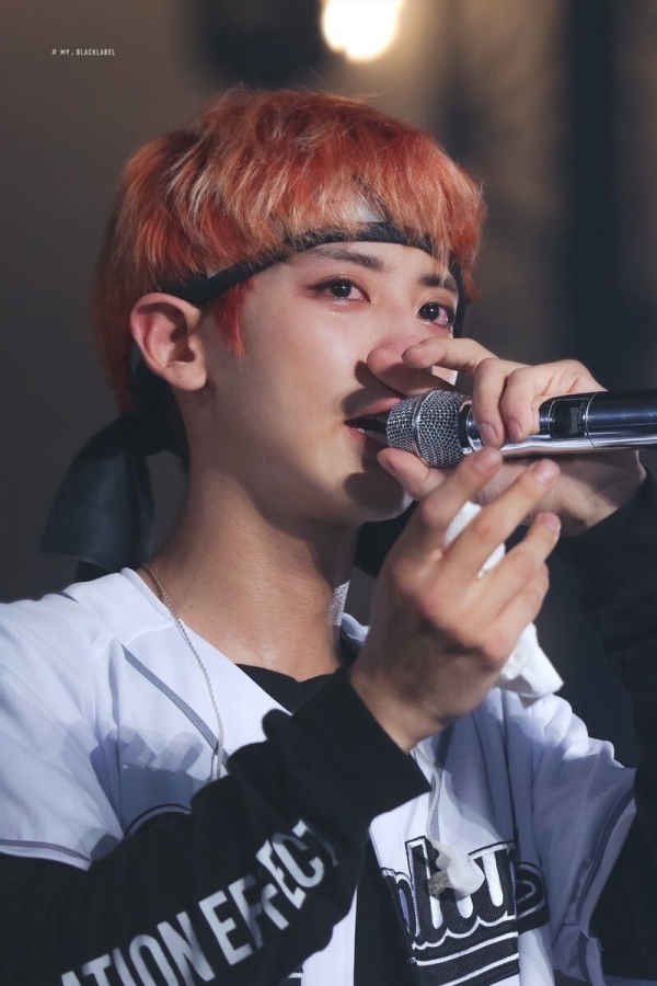 Những khoảnh khắc “đáng giá ngàn vàng” khi các idol nam Kpop rơi lệ