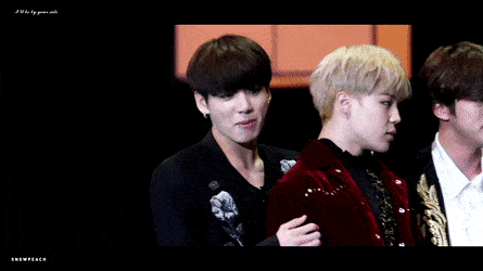 Những khoảnh khắc “đáng giá ngàn vàng” khi các idol nam Kpop rơi lệ