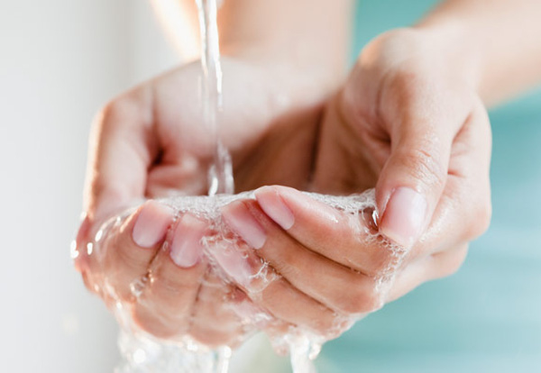 Những kiểu sơn móng tay gây hại cho sức khỏe bạn nữ phải tránh xa