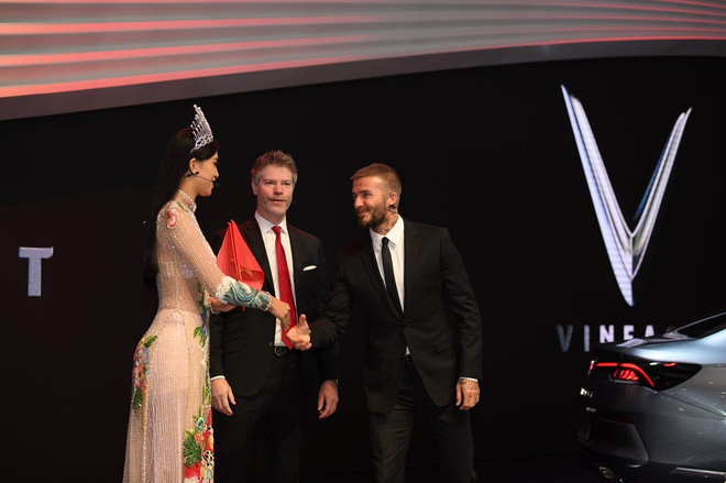 Những lần David Beckham gây bão khi sánh vai bên các mỹ nhân Việt