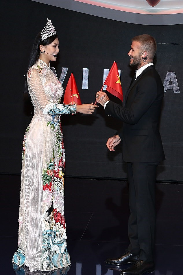 Những lần David Beckham gây bão khi sánh vai bên các mỹ nhân Việt