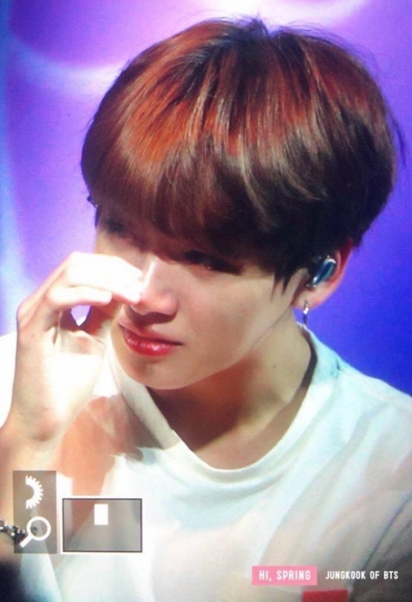 Những lần idol Kpop bật khóc ngay trên sân khấu vì gặp vấn đề sức khỏe