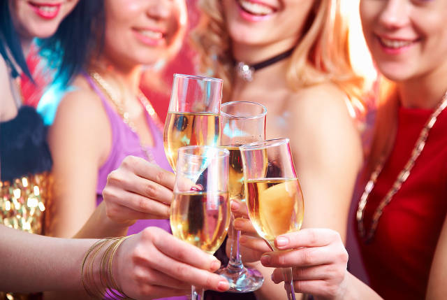 Những loại thực phẩm nên kết thân và cần tránh xa trong ngày đèn đỏ
