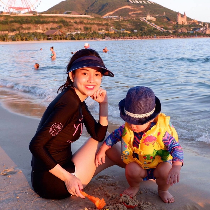 Những mẹ đơn thân một con trông mòn con mắt của showbiz Việt