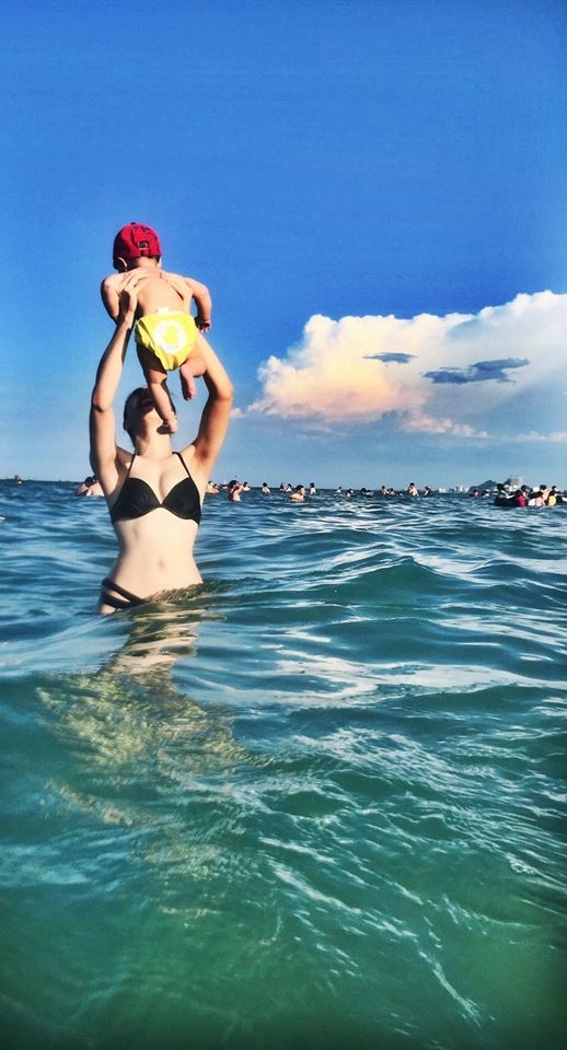 Những mẹ đơn thân một con trông mòn con mắt của showbiz Việt