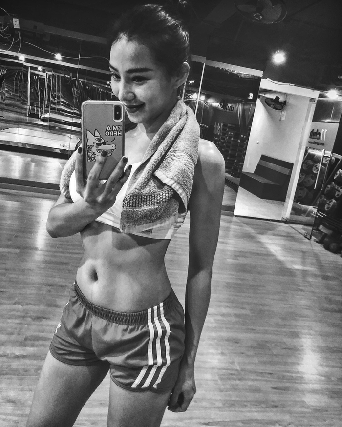 Những mẹ đơn thân một con trông mòn con mắt của showbiz Việt