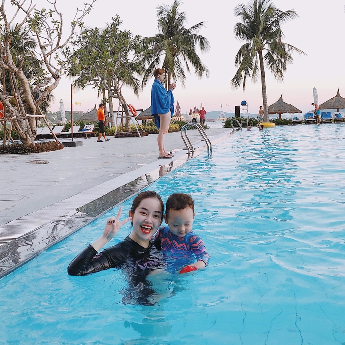 Những mẹ đơn thân một con trông mòn con mắt của showbiz Việt