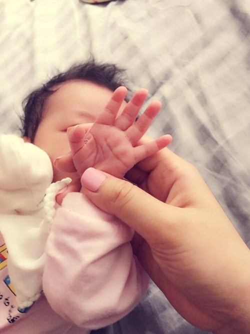 Những người đẹp Việt bí mật sang nước ngoài sinh con