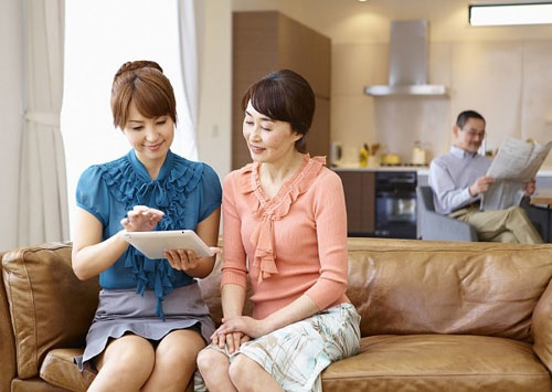Những tuyệt chiêu lấy lòng mẹ chồng mà cô nàng nào cũng phải biết