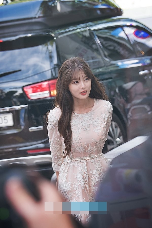 Choáng ngợp trước nhan sắc hiện tại của Kim Yoo Jung và Kim So Hyun