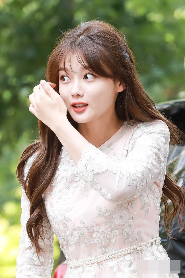 Choáng ngợp trước nhan sắc hiện tại của Kim Yoo Jung và Kim So Hyun
