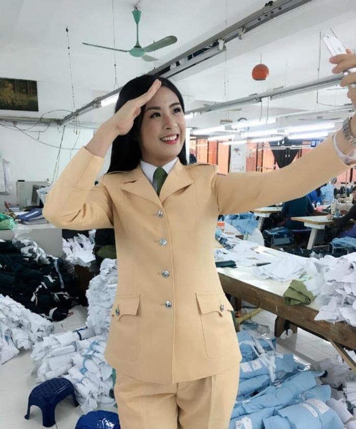 Sao nữ Việt mặc đồ quân phục, người ra dáng, kẻ lố lăng