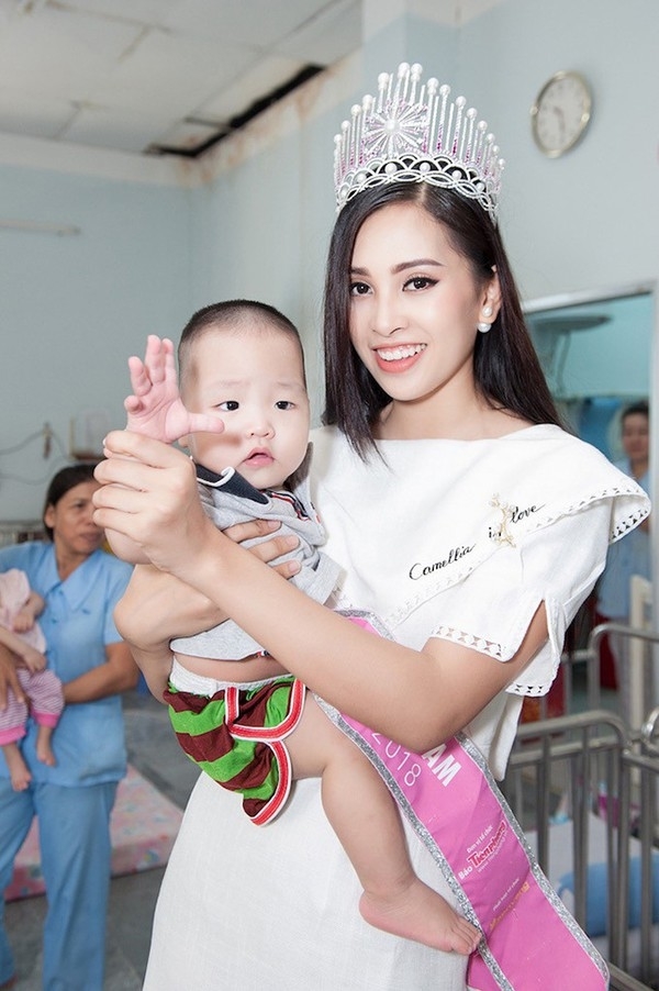 Sau 2 tuần đăng quang, Tân Hoa hậu 10x Trần Tiểu Vy thay đổi bất ngờ