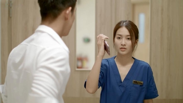 Cùng nhặt loạt sạn to đùng trong phim 'Hậu Duệ Mặt Trời' bản Việt