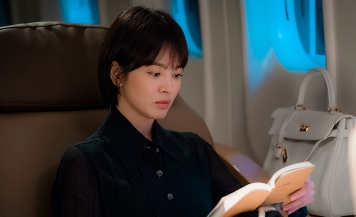 Song Hye Kyo để lại tóc ngắn của 10 năm trước nhưng vẫn xinh đẹp