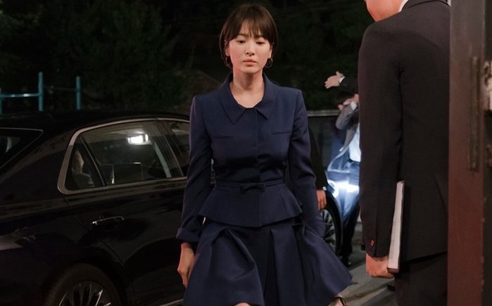 Song Hye Kyo để lại tóc ngắn của 10 năm trước nhưng vẫn xinh đẹp