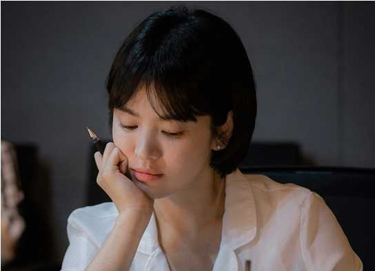 Song Hye Kyo để lại tóc ngắn của 10 năm trước nhưng vẫn xinh đẹp