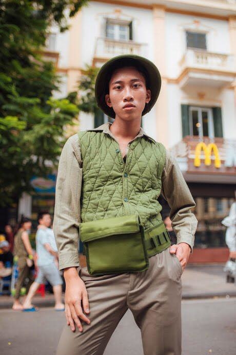 Street style kì dị của giới trẻ Việt tại Tuần lễ Thời trang Quốc tế